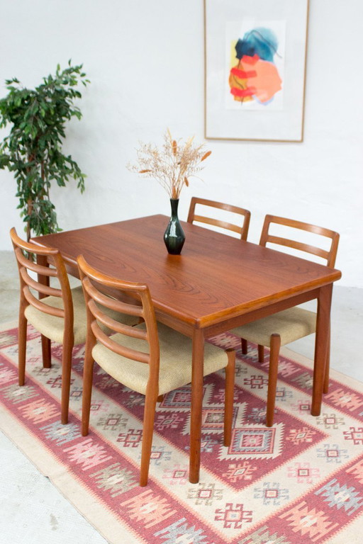AM Mobler Table de salle à manger en teck Vintage Danish