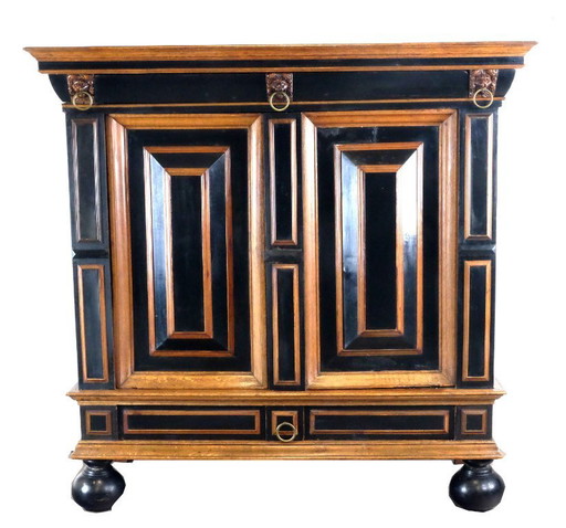 Armoire à coussins zélandaise du 17e siècle, en chêne.