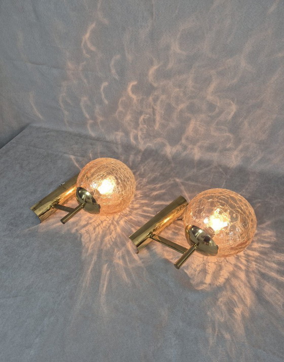 Image 1 of Set van twee Fischer 724/1 messing wandlampen met craquelé glazen bol, mid-century stijl, E14 fitting.