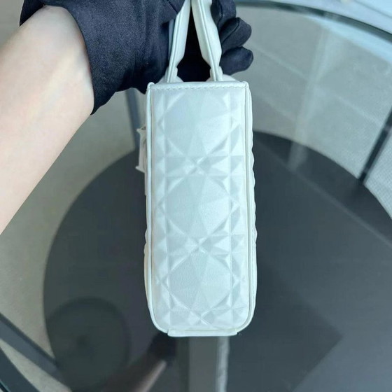Image 1 of DIOR D-JOY MEDIUM LATTE CANNAGE KALBSLEDER DIMOND-MOTIV WEISS