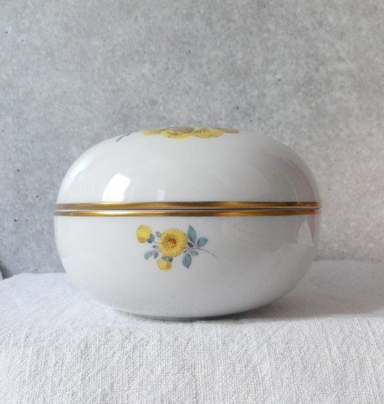 Image 1 of Meissen porseleinen dekseldoos floraal decor gouden rand Ø 13,0 cm 1971 ? 1e keus UK4aeb