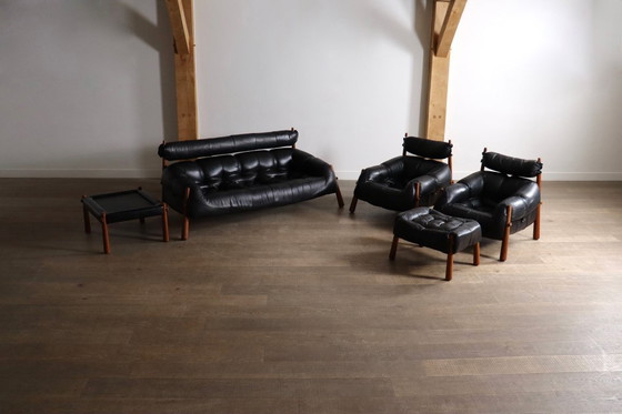 Image 1 of Percival Lafer MP-81 loungestoelen met voetenbank in zwart leer, Brazilië jaren 70