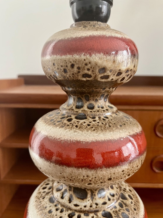 Image 1 of Mid Century Fat Lava Lampe vintage rot bruin Tischlampe Stehlampe Keramikfuß 49 cm hoog