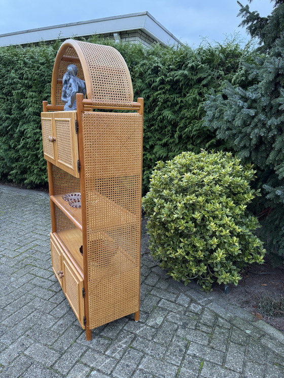 Image 1 of Houten rotan kast vintage boogdesign
