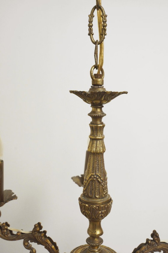 Image 1 of Vintage Franse messing kroonluchter, antieke plafondlamp in rococo-revival Louis XV-stijl met 5 armen en gezichtsmotieven.