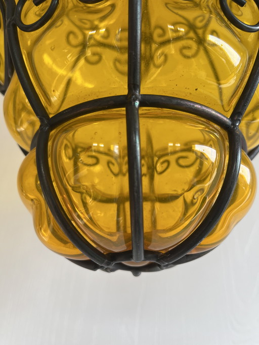 Venetiaanse lamp van geblazen glas in amberkleur