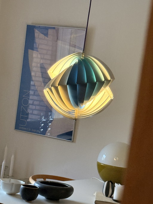 Deense design hanglamp LYFA Konkylie, ontworpen door Louis Weisdorf.