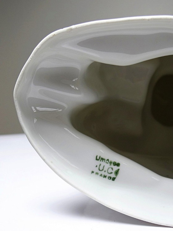 Image 1 of Rare sujet en fine de porcelaine de UC Limoges blanche ancien curiosité