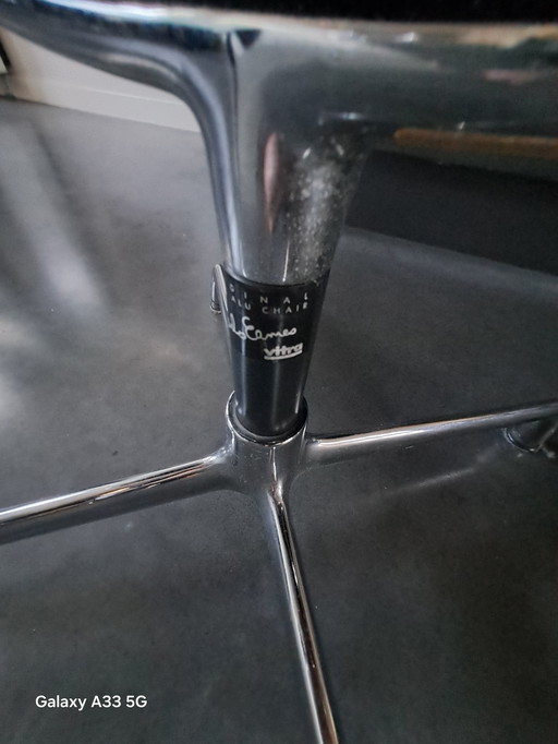 Beautiful combination of Cassina Le Corbusier table with frosted glass and 4 Vitra Eames chairs with black hupsakee upholstery 