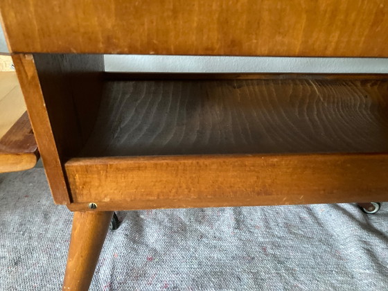 Image 1 of Vintage naaikar uit de jaren 60 - naaitafel - naaikast - op wielen - 3520 - Erzgebirge