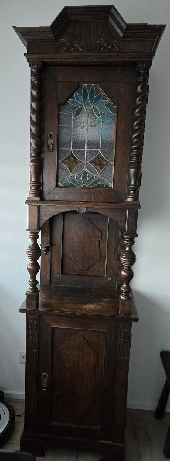 Image 1 of Originele 18de eeuwse Henri Deux kast met glas in lood 