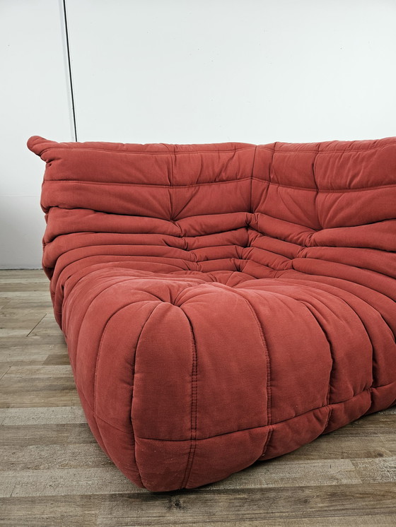 Image 1 of Togo Sofa van Michel Ducaroy voor Ligne Roset in rode stof