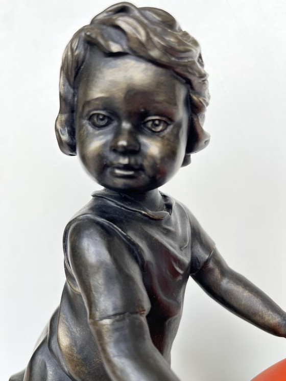 Image 1 of Lampada da tavolo vintage in stile Art Nouveau - Ragazza con palla di vetro arancione