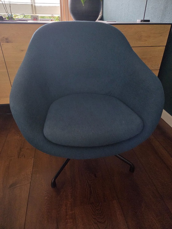 Hay AAL 81 azul petróleo con base giratoria negra – Sillones, Metal, Textile (photo 11 of 13)