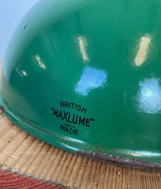 Image 1 of Lámpara colgante industrial británica de esmalte verde de Maxlume, década de 1960