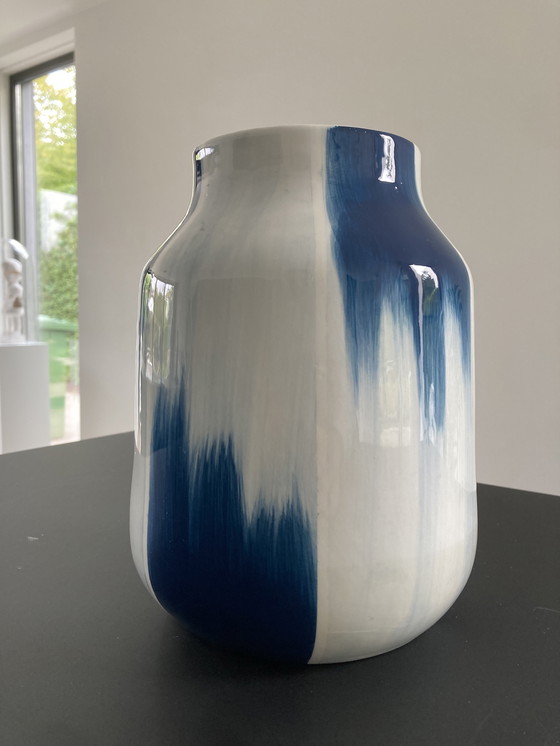 Image 1 of Vaso con moderno motivo a righe