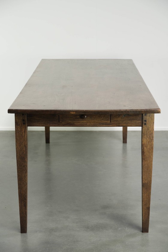 Beautiful French farmhouse dining table from early/mid-19th century, solid oak with 2 drawers – Wood (photo 3 of 12)