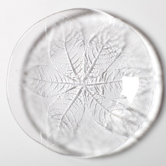 Image 1 of Set van 3 vintage Kosta Boda glazen dessertbordjes / Scandinavisch bladmotief / 1975