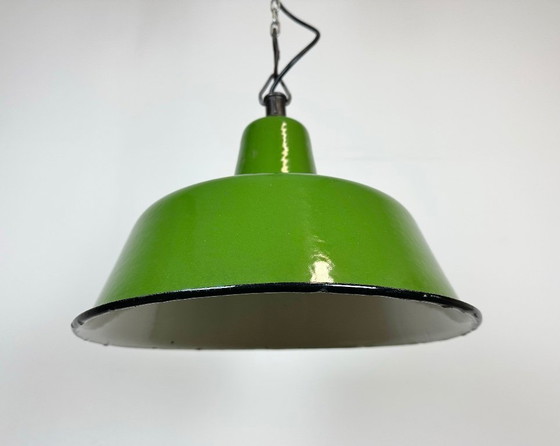 Image 1 of Lampe industrielle en émail vert de Zaos, années 1960