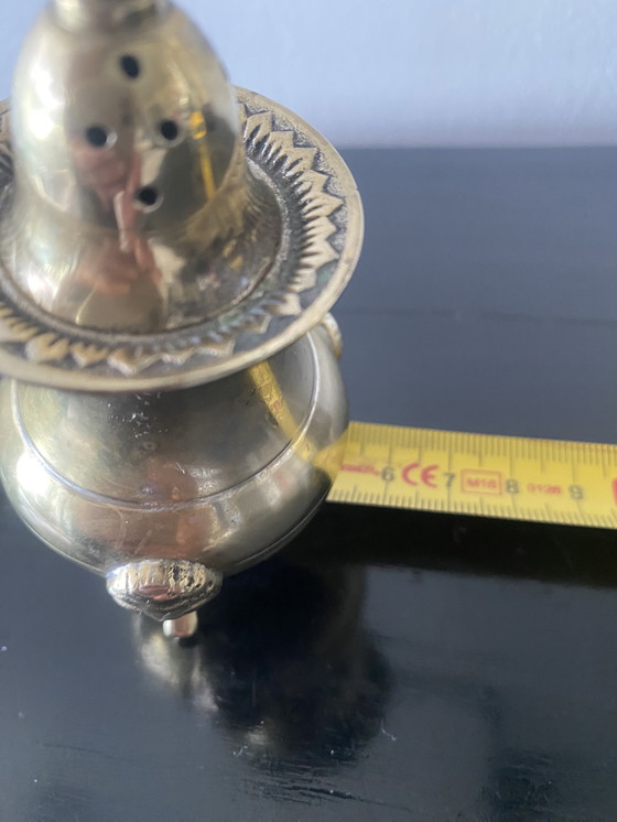 Image 1 of Duo of vintage salt and pepper shakers in silver-plated brass, early 20th century. English provenance