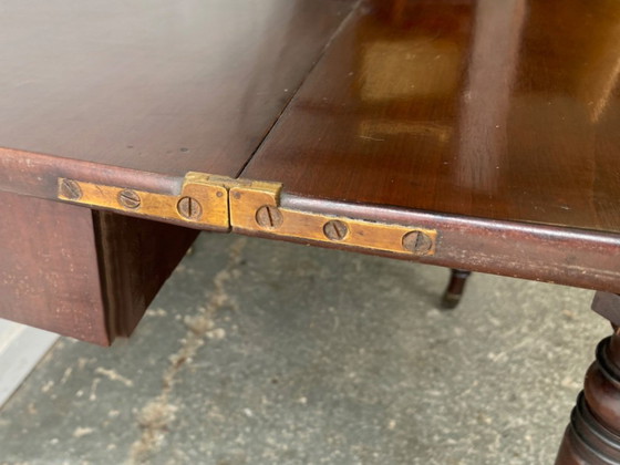 Image 1 of Table de salle à manger victorienne à rallonge en acajou avec pieds tournés et roulettes