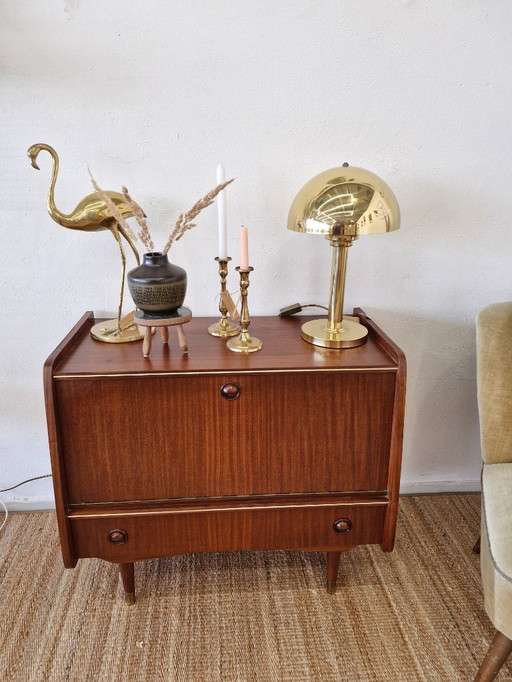 Meuble vintage à portes battantes avec tiroir et poignée ronde
