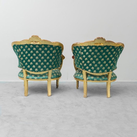 Image 1 of TWEE FAUTEUILS IN LOUIS XV-STIJL IN GOUD MET VINTAGE GROENE STOF