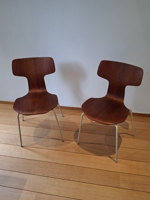 2 x chaises Hammer d'Arne Jacobsen