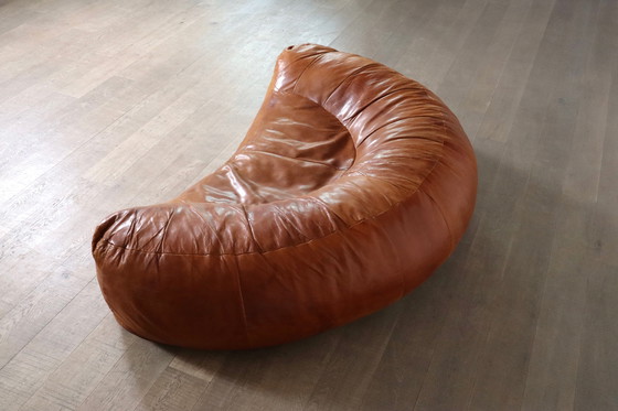 Image 1 of Canapé Croissant en cuir cognac par Raphael Raffel pour Honore Paris, 1970