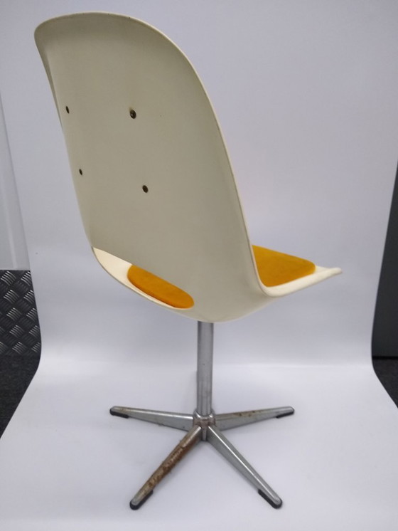 Image 1 of Chaise des années 70, époque spatiale