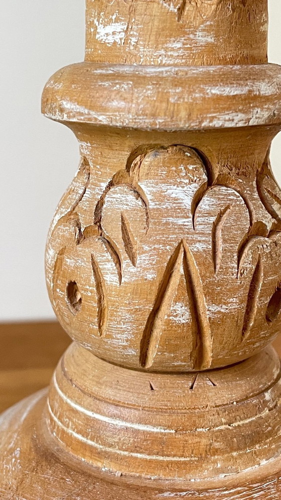 Image 1 of Lámpara de madera tallada