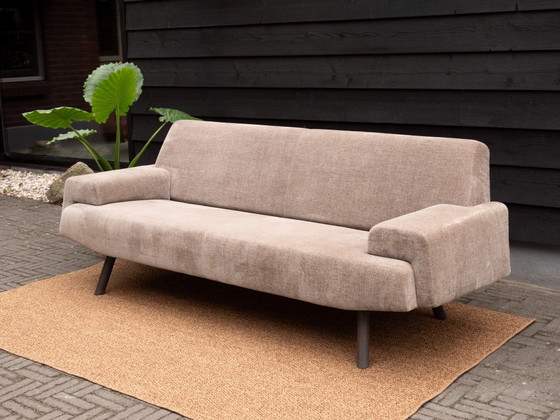 Havee Cloak Sky | 3-Sitzer-Designsofa und Hocker | Beige – 3-5 Sitzer Sofas, Textile (photo 4 of 9)