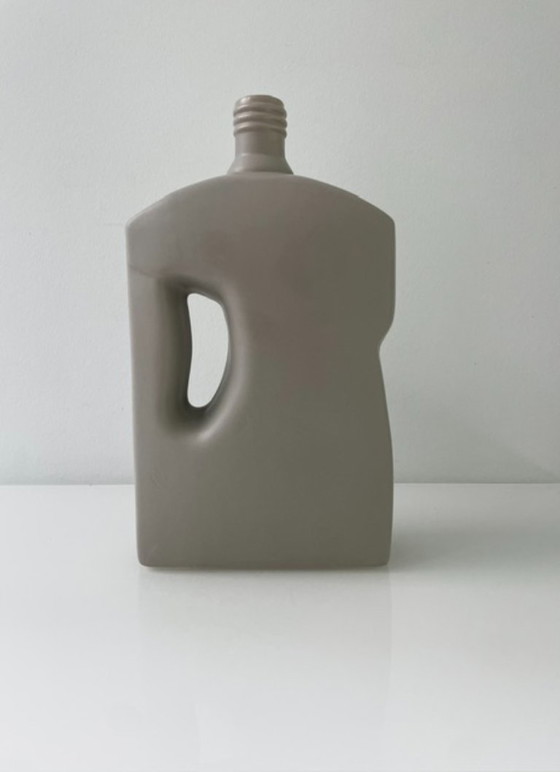 Image 1 of Keramikvase in Form einer Waschmittelflasche