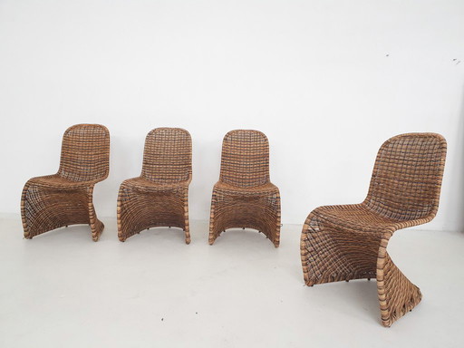 Set di quattro sedie a S in rattan nello stile di Verner Panton