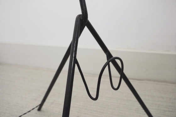 Image 1 of Vintage Le Klint vloerlamp met originele handgevouwen geplooide acrylkap, Deense mid-century moderne leeslamp met magazijn.