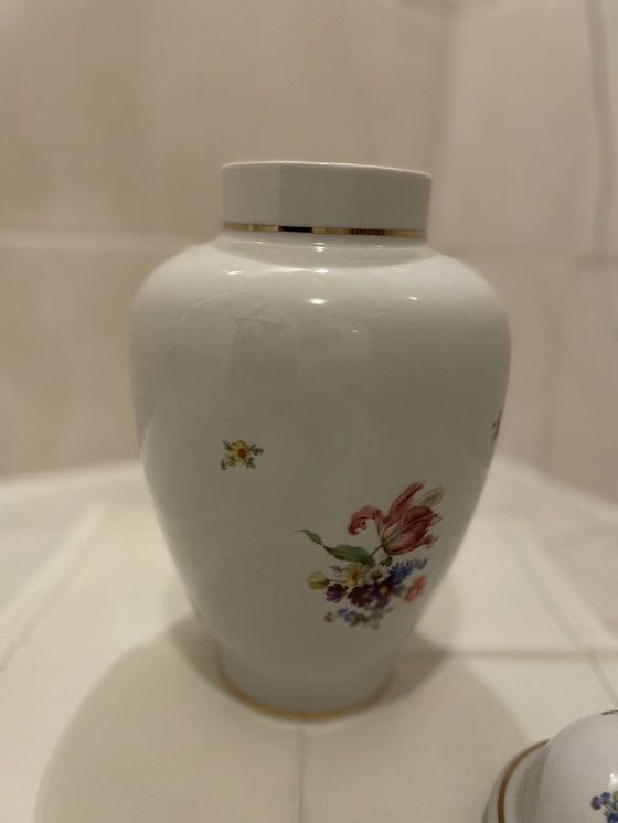 Image 1 of Jarrón alto de porcelana noble con tapa/decoración H 37 cm en blanco de Crown Regent