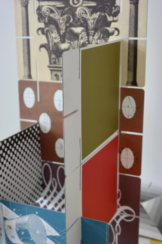 Image 1 of Eames, reusachtig kaartenhuis, ontworpen door Ray & Charles in 1952