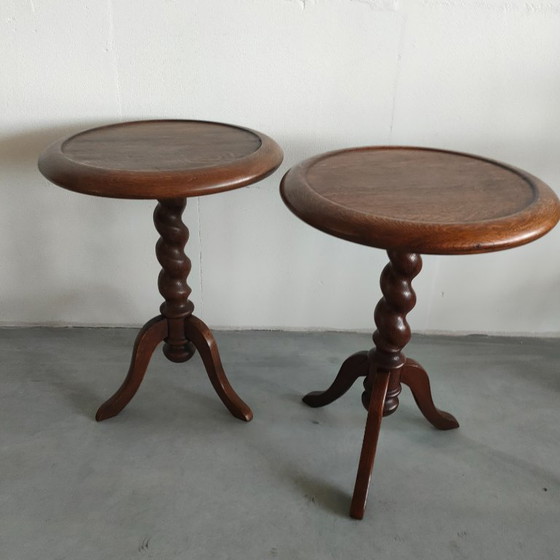 Image 1 of Round oak vintage side table with turned base (antique)