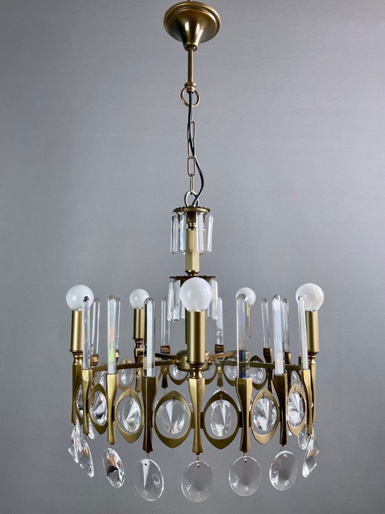 Image 1 of Gaetano Sciolari, five-light chandelier from the "Ovali" series, 1960s. Burnished brass frame and original optical crystals.