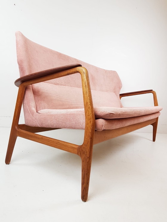 Image 1 of Vintage Bovenkamp Aksel Bender Madsen bankje | bank roze nieuw gestoffeerd
