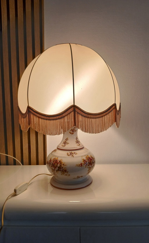 Lamp met kwastjes.