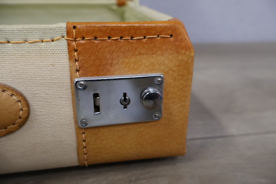 Image 1 of Custodia a mano vintage in pelle bianca e marrone