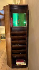 Wunderschöner, maßgefertigter Schrank aus massivem Walnussholz