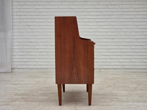 Image 1 of Deense commode uit de jaren 70 met een inklapbare spiegel, gemaakt van teakhout.