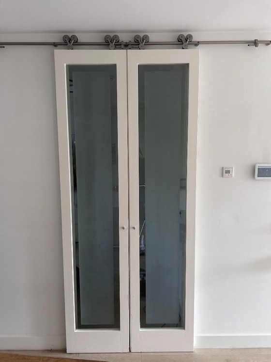 Puertas correderas blancas con cristal esmerilado y riel industrial, Biombos, Madera, Vidrio, Blanco, Modern (foto 2 de 5)