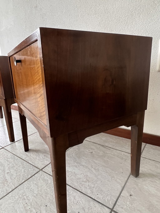 Deux belles tables de chevet vintage danoises