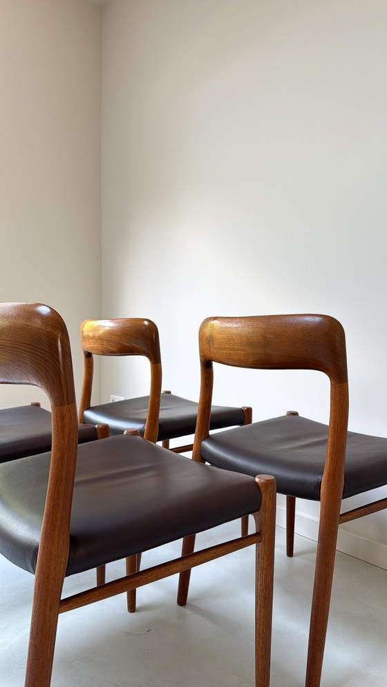Image 1 of Vier Deense vintage teak houten design eetkamerstoelen Niels O. Møller
