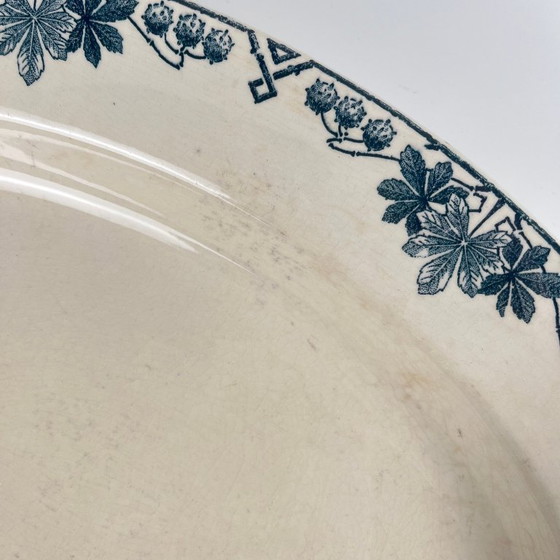 Image 1 of Plato ovalado, modelo "Túnez", de Longwy, finales del siglo XIX.