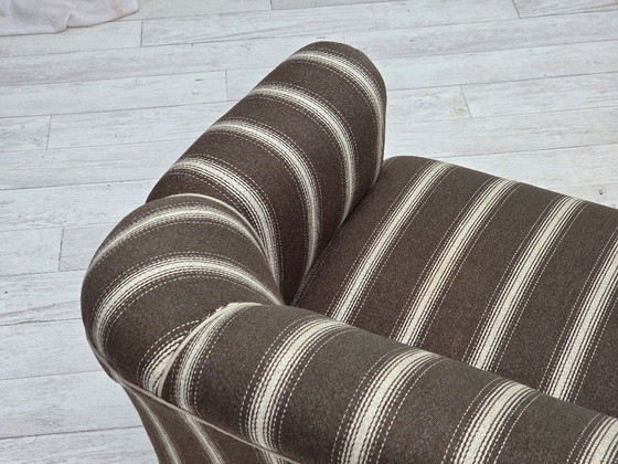 Image 1 of Divano danese a 2 posti, anni '50, lana a righe, gambe in legno di frassino.