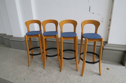 4 sgabelli da bar nello stile di Bruno Rey e Alvar Aalto